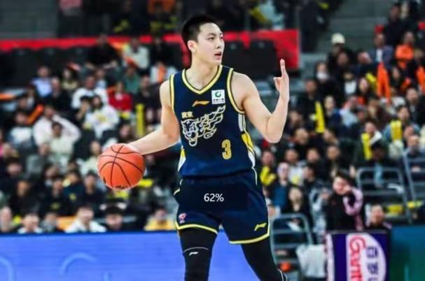 广东队唯一600万顶薪球员，胡明轩场均只有7分，还不如打替补