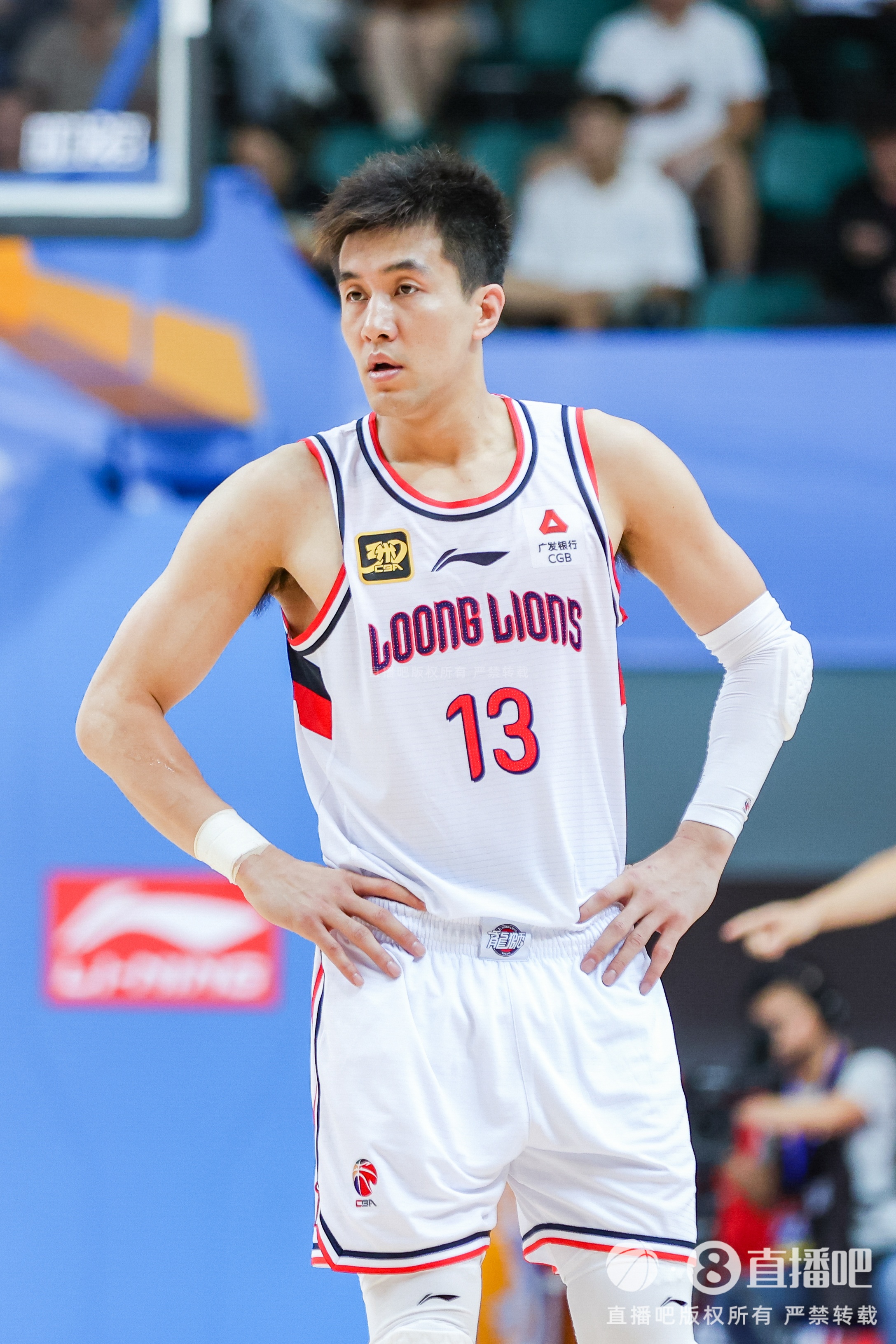 开云体育下载-媒体人：郭艾伦命途多舛 很多球迷希望他在某个时间节点叶落归根