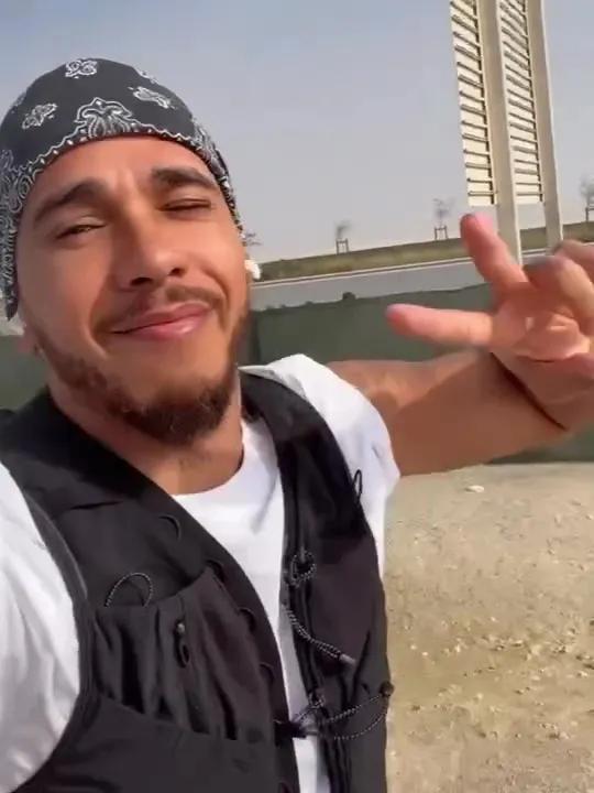 41岁汉密尔顿大秀魔鬼筋肉！地狱级训练狂飙荷尔蒙，卡戴珊赚麻了