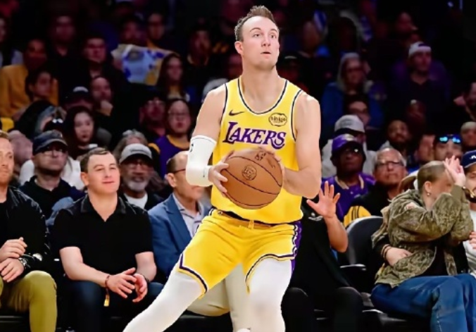 开云体育下载-53+45+94！神级交易，我以为他是来辅助老詹的...