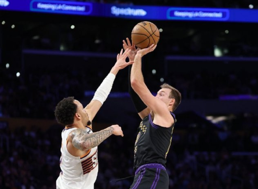 开云体育下载-53+45+94！神级交易，我以为他是来辅助老詹的...