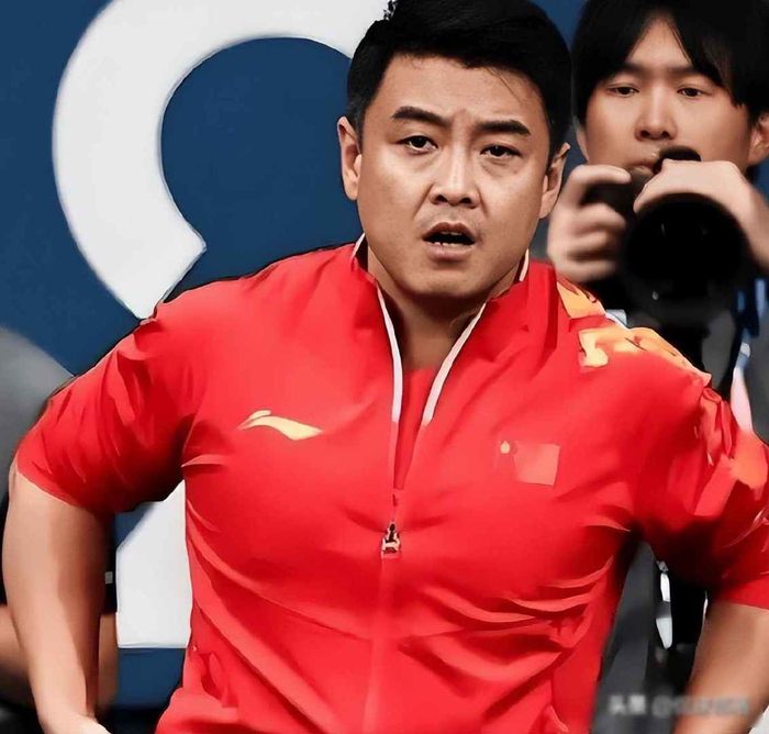 王楚钦带着钢钉上场，林诗栋被推上二单，国乒这次真拼了|马龙|张本智和|王皓|世乒赛|许昕_新浪体育_新浪新闻